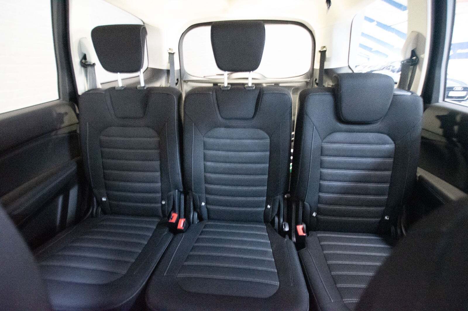 Grå Ford Galaxy fra 2019