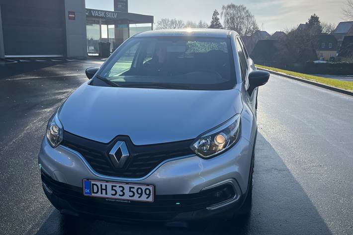 Grå Renault Captur fra 2018