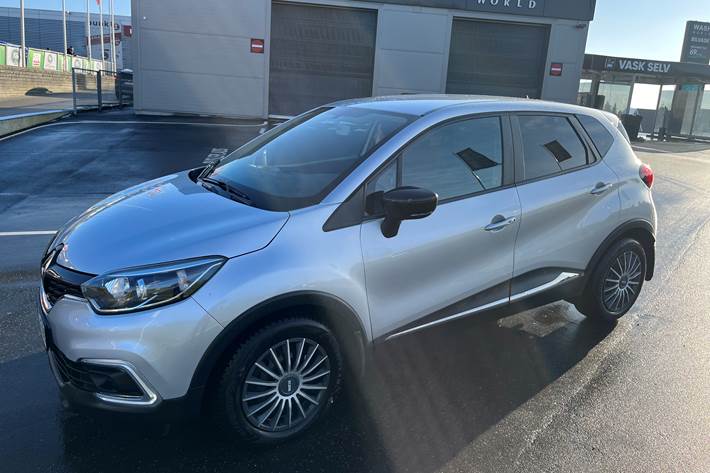 Grå Renault Captur fra 2018