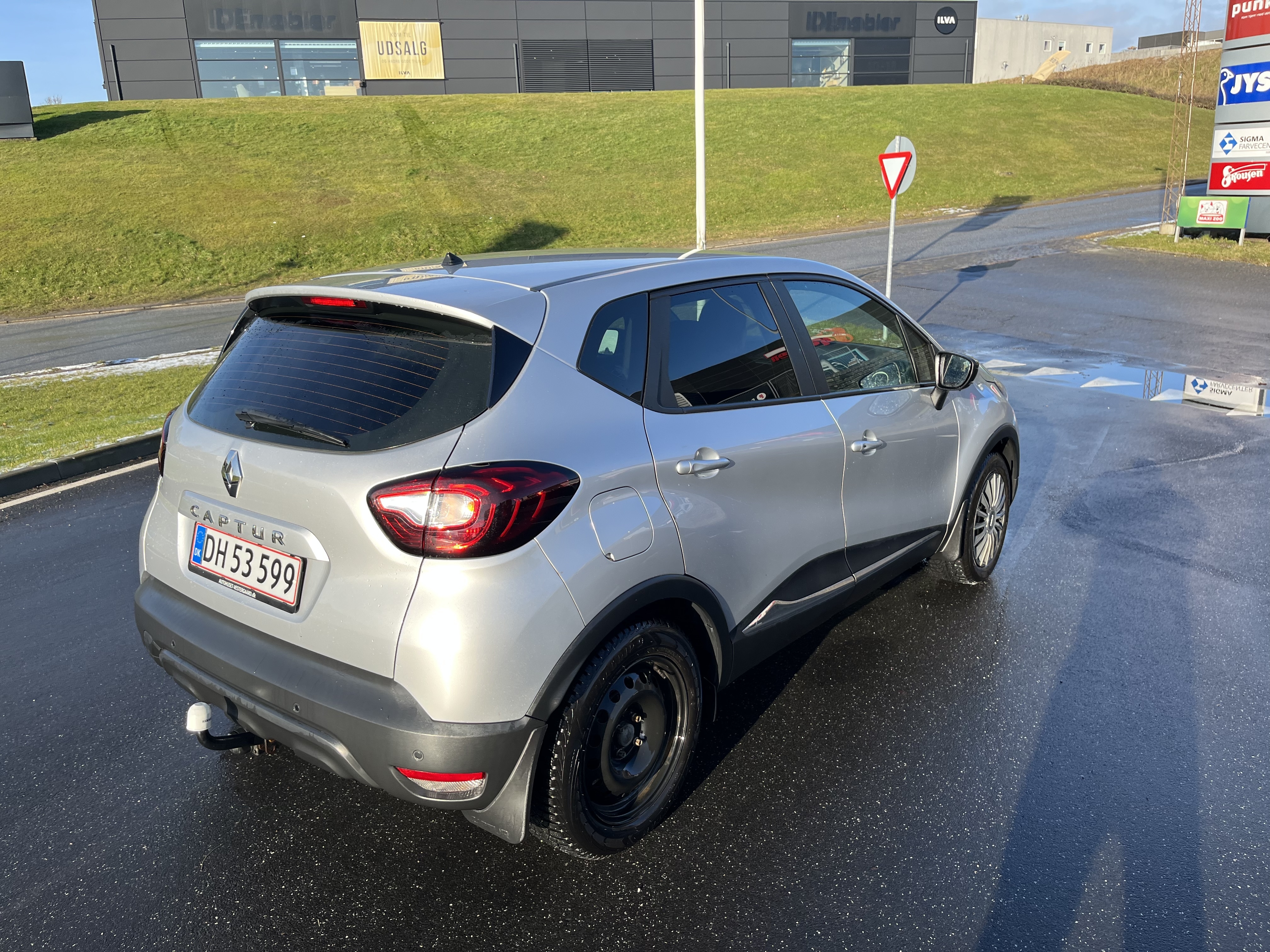 Grå Renault Captur fra 2018