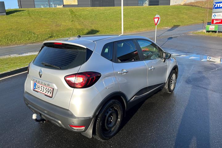 Grå Renault Captur fra 2018
