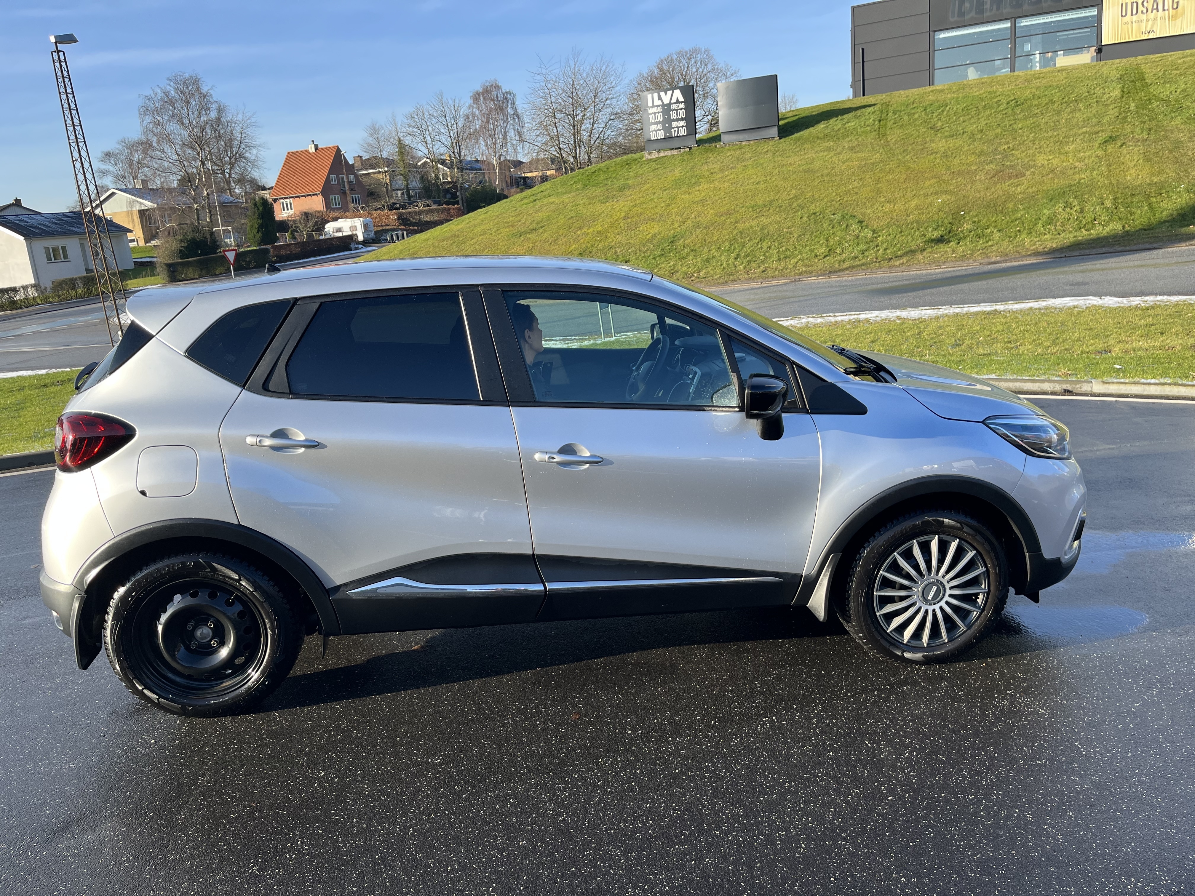 Grå Renault Captur fra 2018
