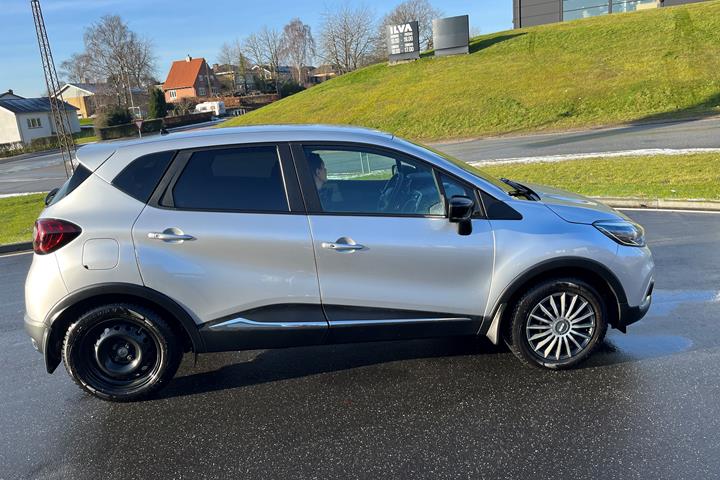 Grå Renault Captur fra 2018