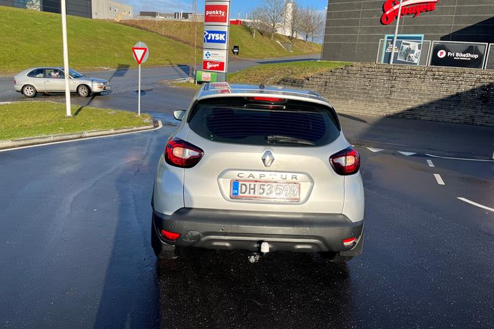 Grå Renault Captur fra 2018