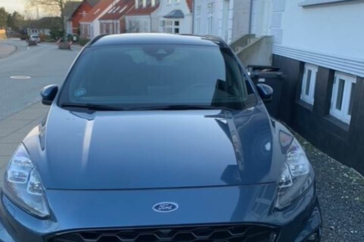 Blå Ford Kuga fra 2020