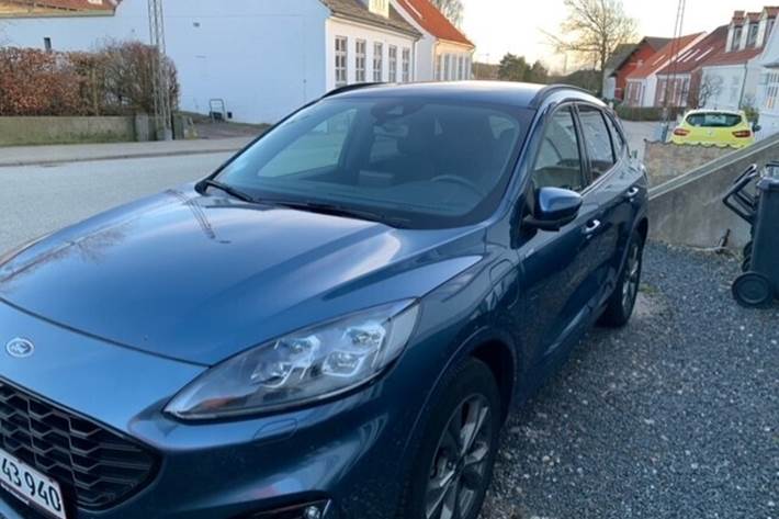 Blå Ford Kuga fra 2020