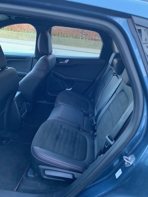 Blå Ford Kuga fra 2020