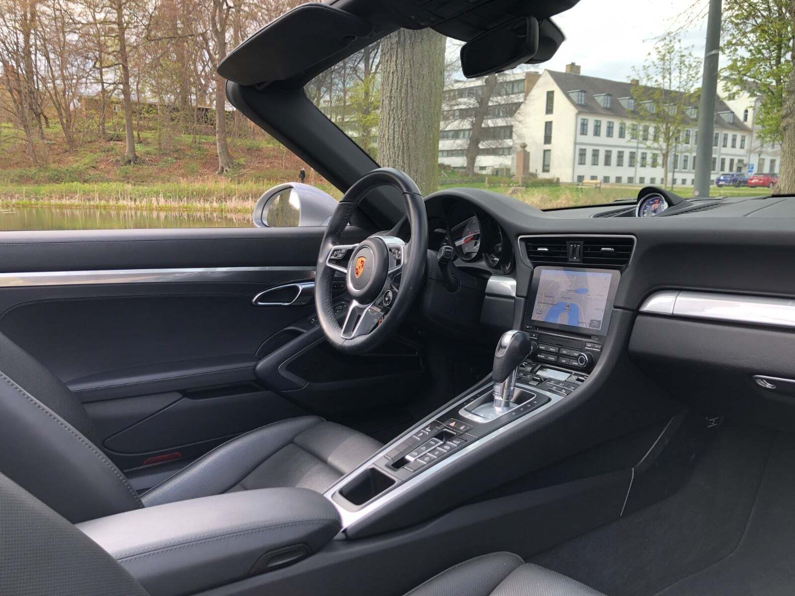 Sølv Porsche 911 Carrera 4S fra 2018