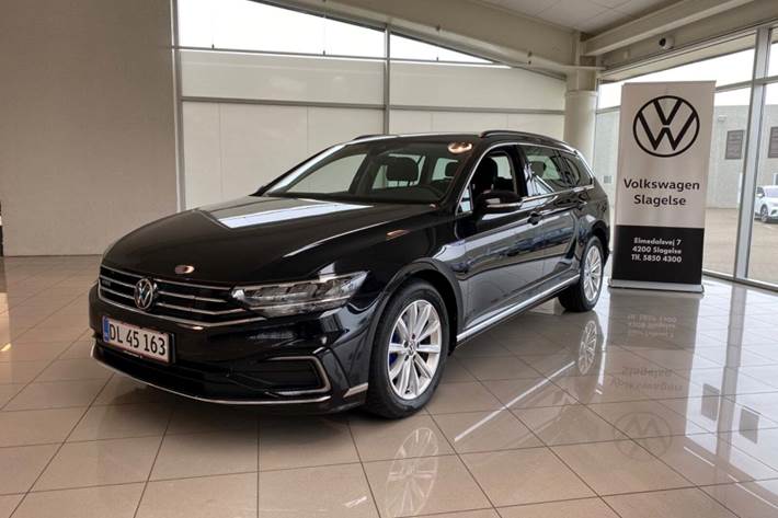 Sort VW Passat fra 2022