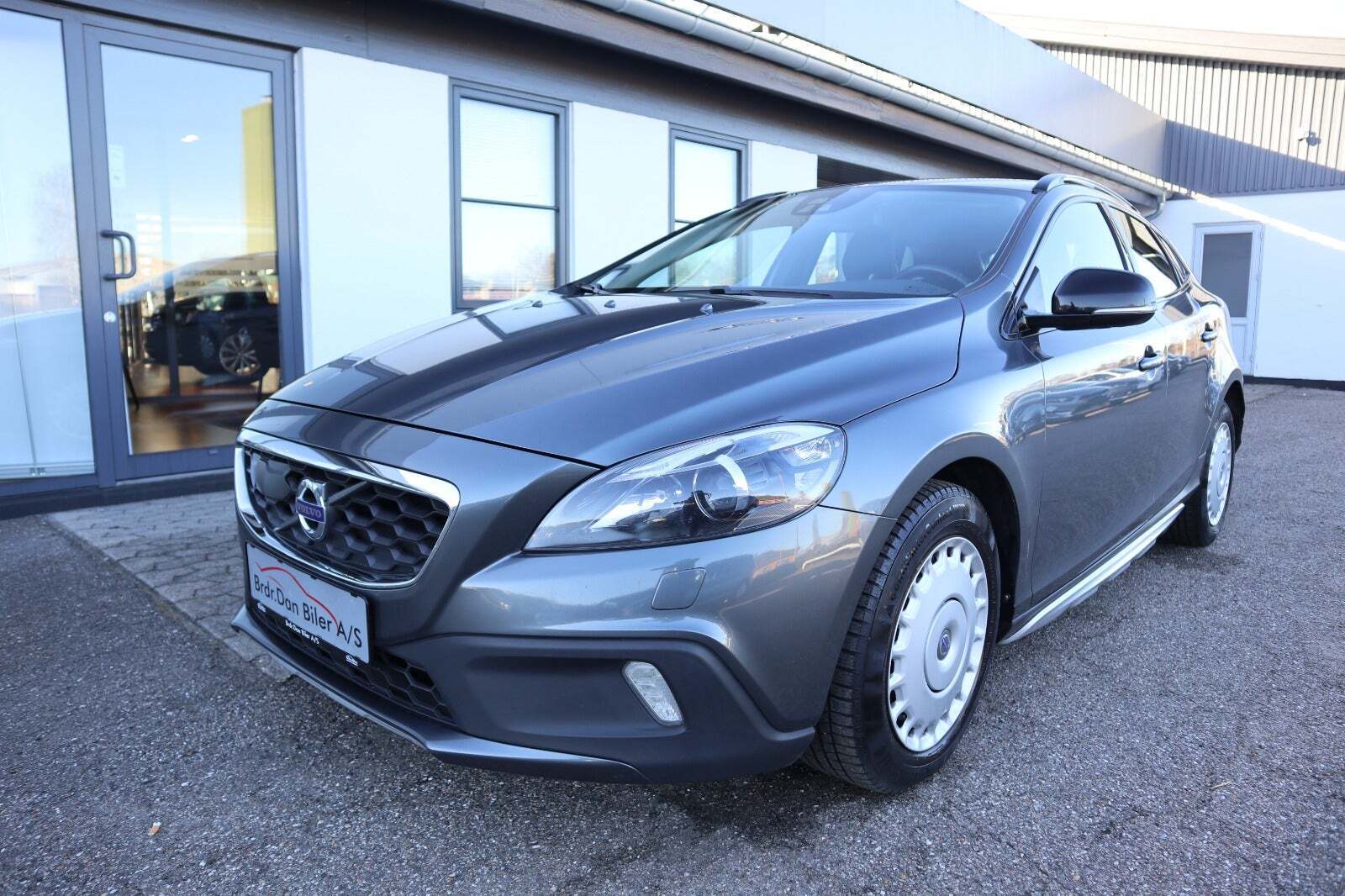 Grå Volvo V40 CC fra 2013