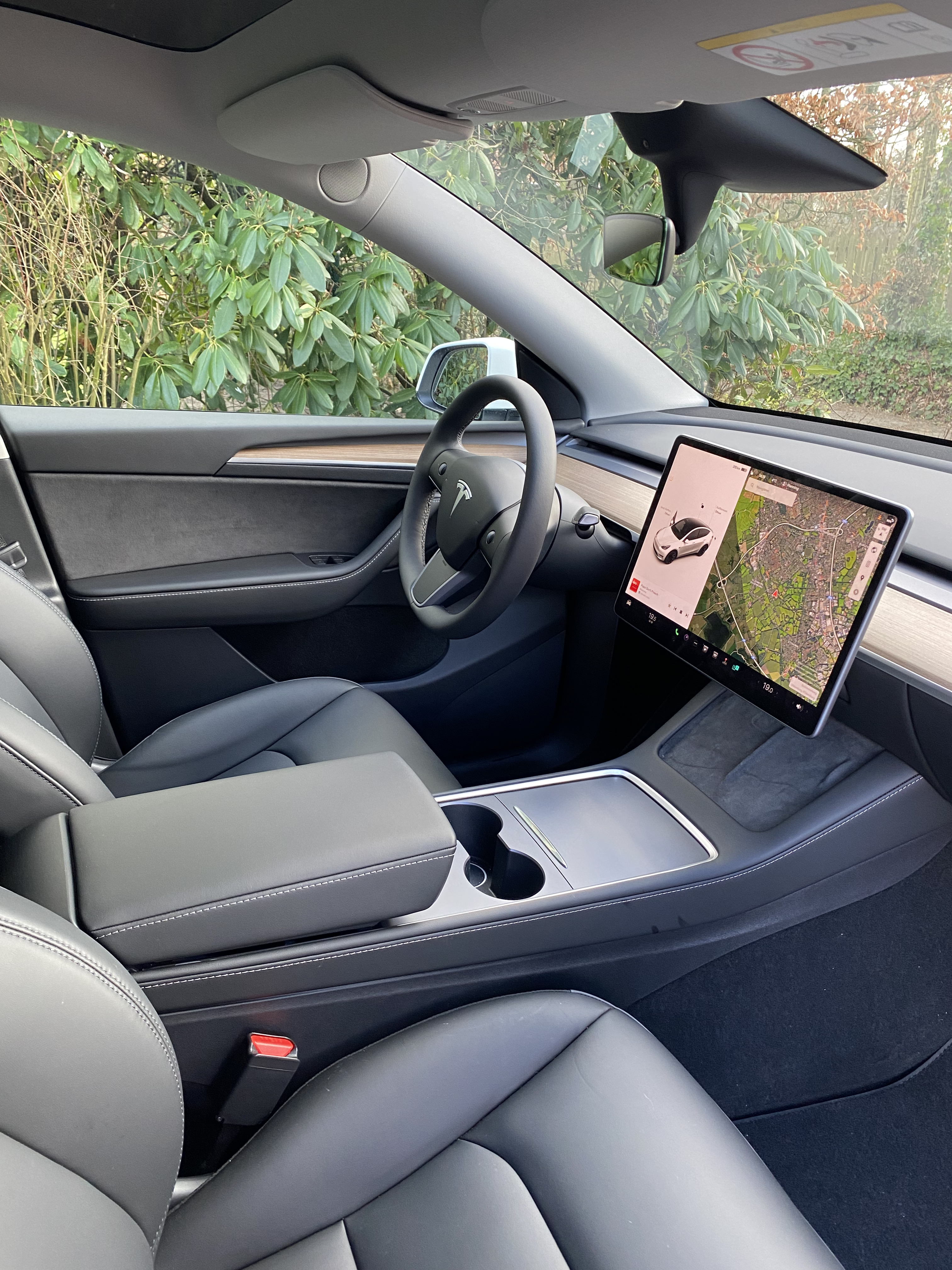 Hvid Tesla Model Y fra 2022