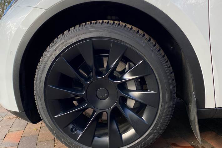 Hvid Tesla Model Y fra 2022