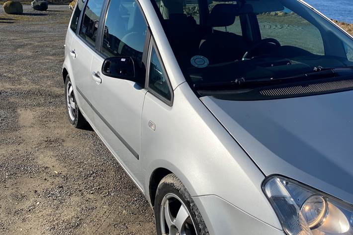 Grå Ford C-MAX fra 2007