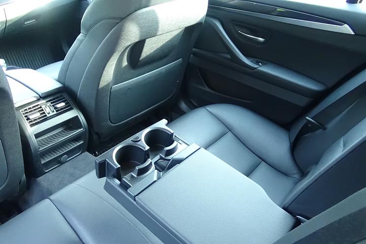 Sort BMW 525d fra 2015