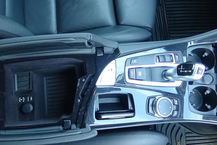 Sort BMW 525d fra 2015