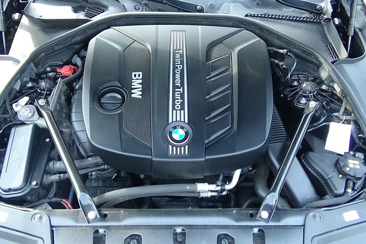 Sort BMW 525d fra 2015