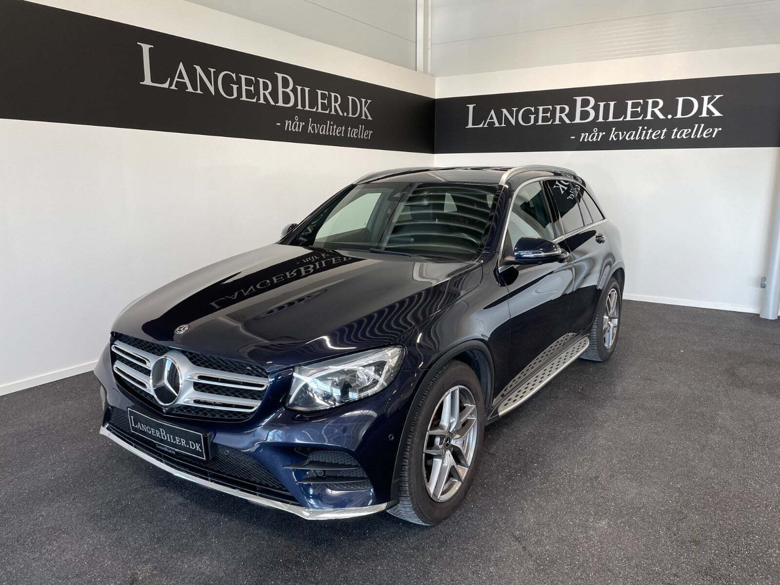 Blå Mercedes GLC350 d fra 2018