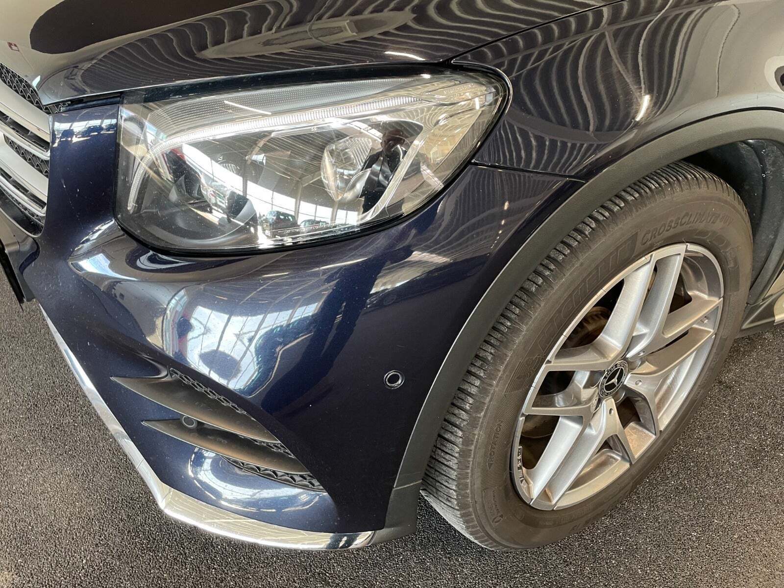 Blå Mercedes GLC350 d fra 2018