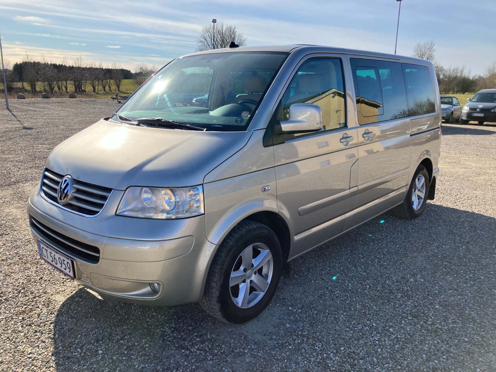 VW Multivan 2,5 TDi 174 Highline - 179.900 kr