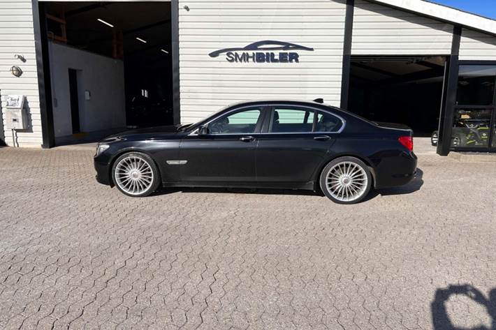Sort BMW 750i fra 2009