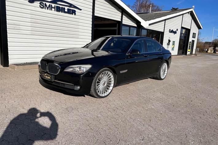 Sort BMW 750i fra 2009