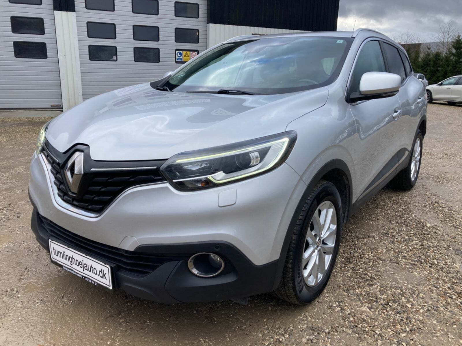 Sølv Renault Kadjar fra 2018 set udefra