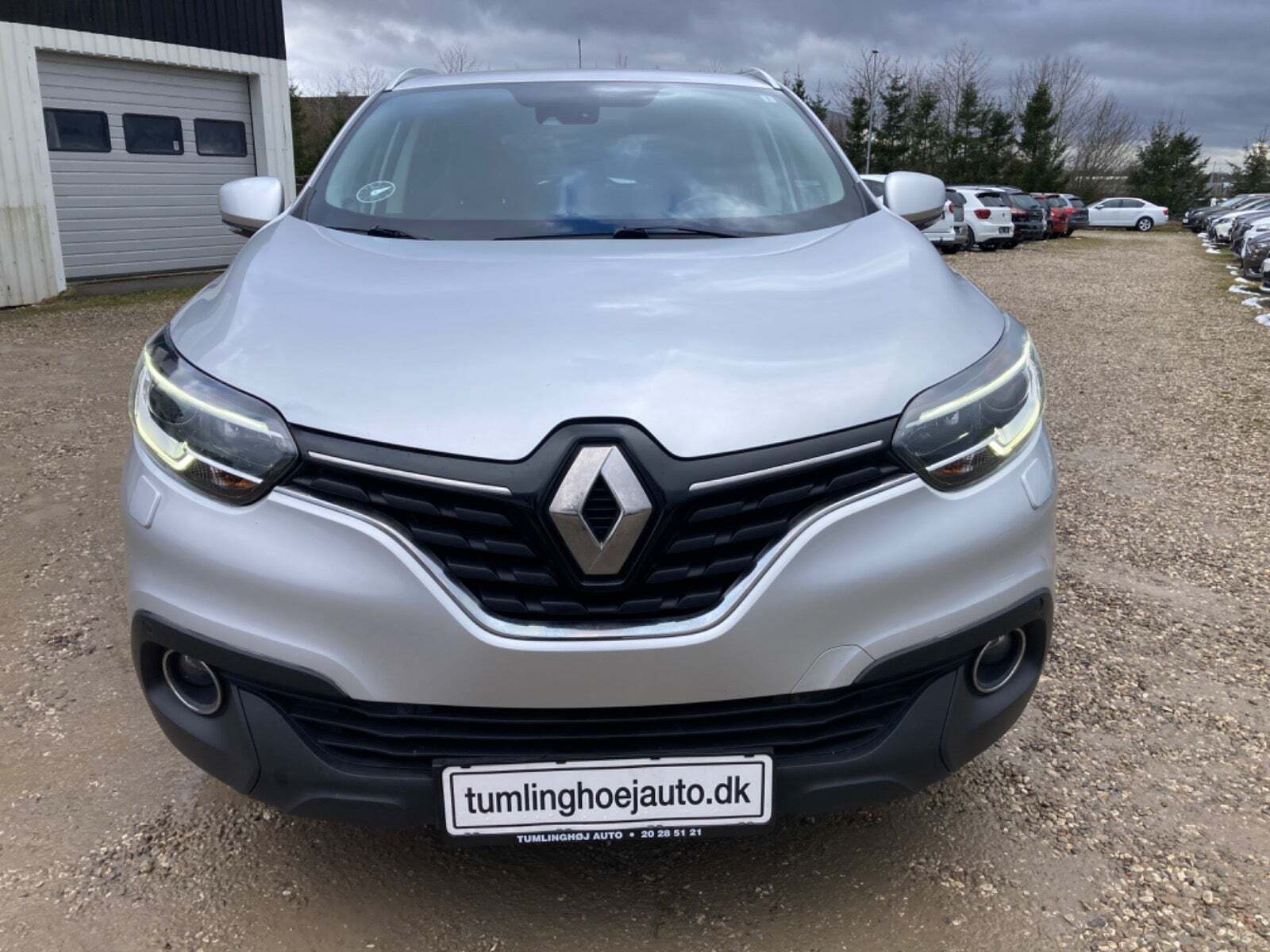Sølv Renault Kadjar fra 2018 set udefra