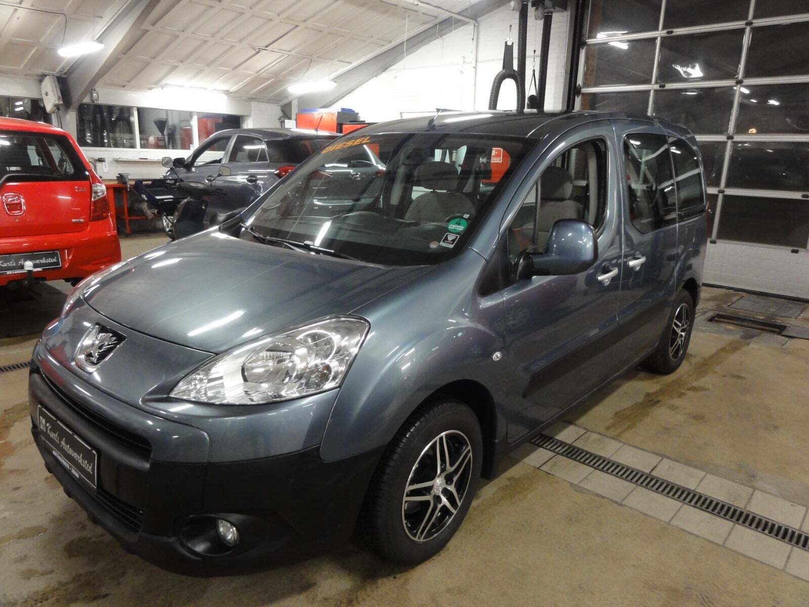 Hvid Peugeot Partner Tepee fra 2010