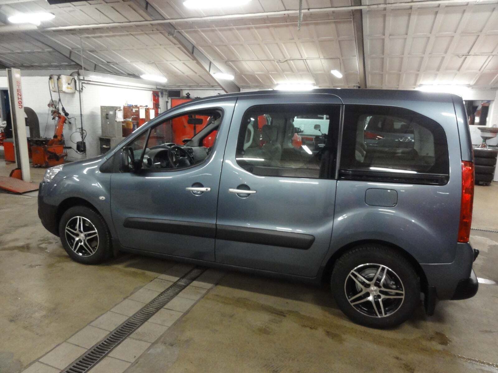 Hvid Peugeot Partner Tepee fra 2010