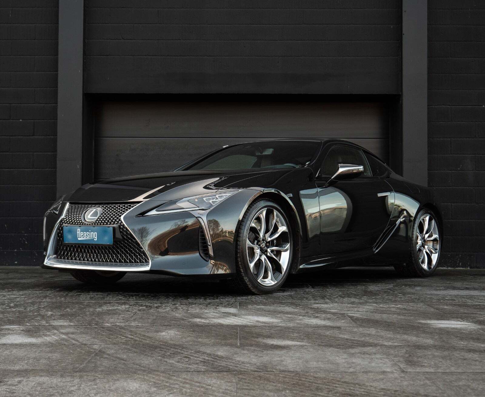 Grå Lexus LC500 fra 2017