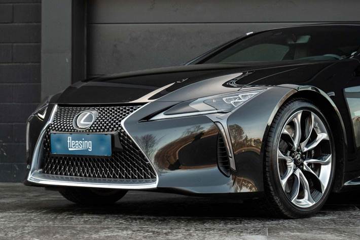 Grå Lexus LC500 fra 2017