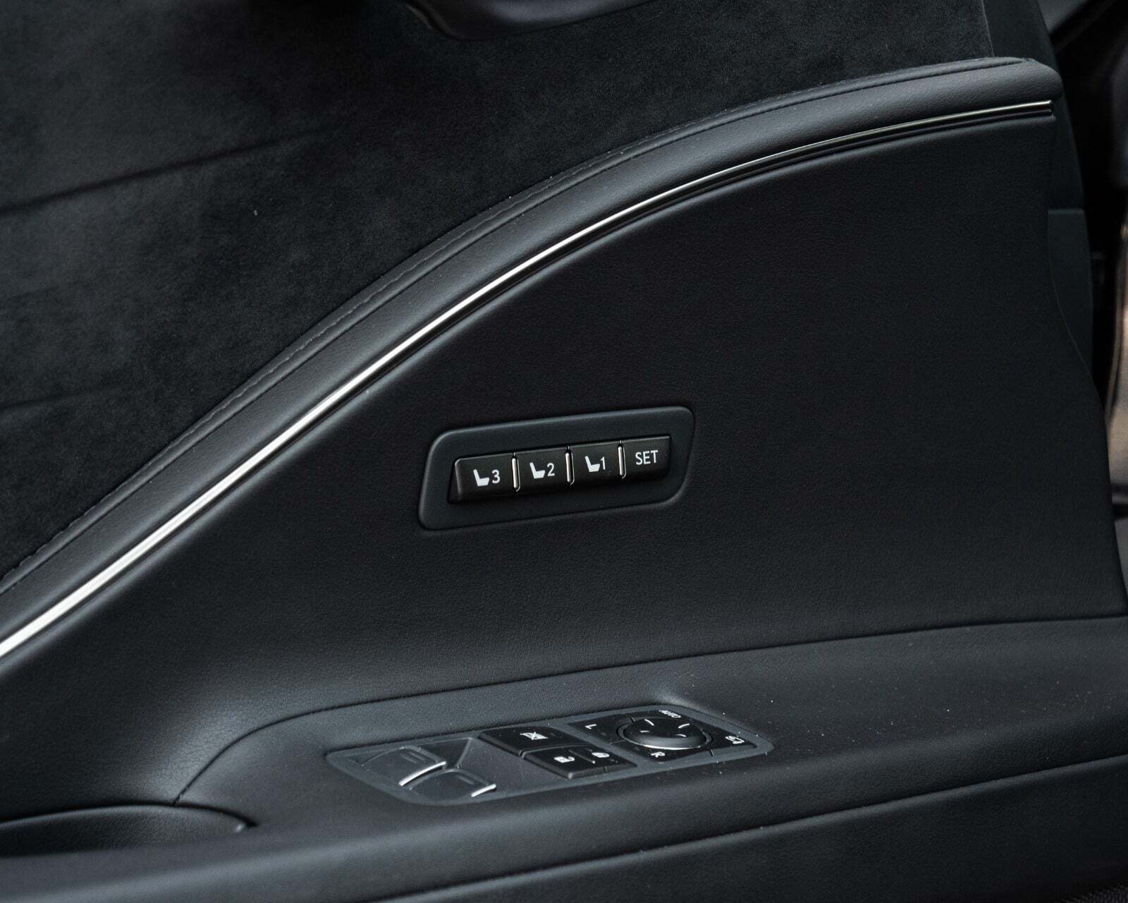 Grå Lexus LC500 fra 2017