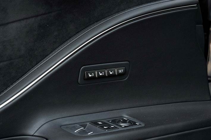 Grå Lexus LC500 fra 2017