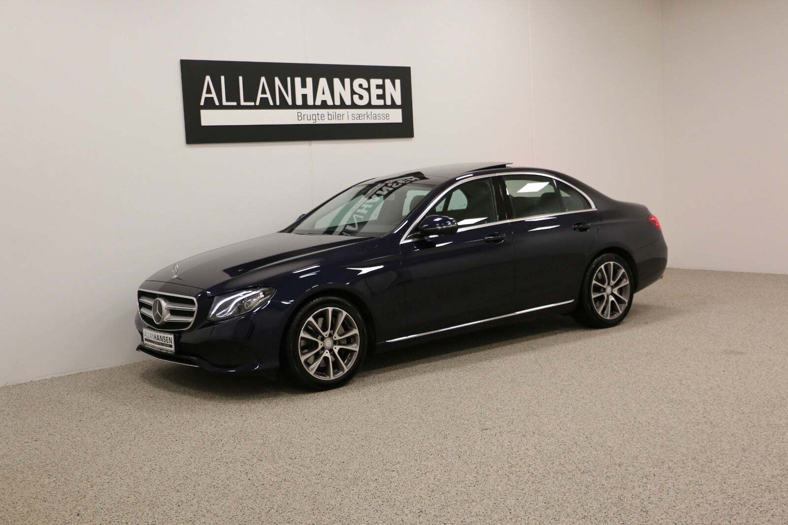 Blå Mercedes E350 d fra 2016