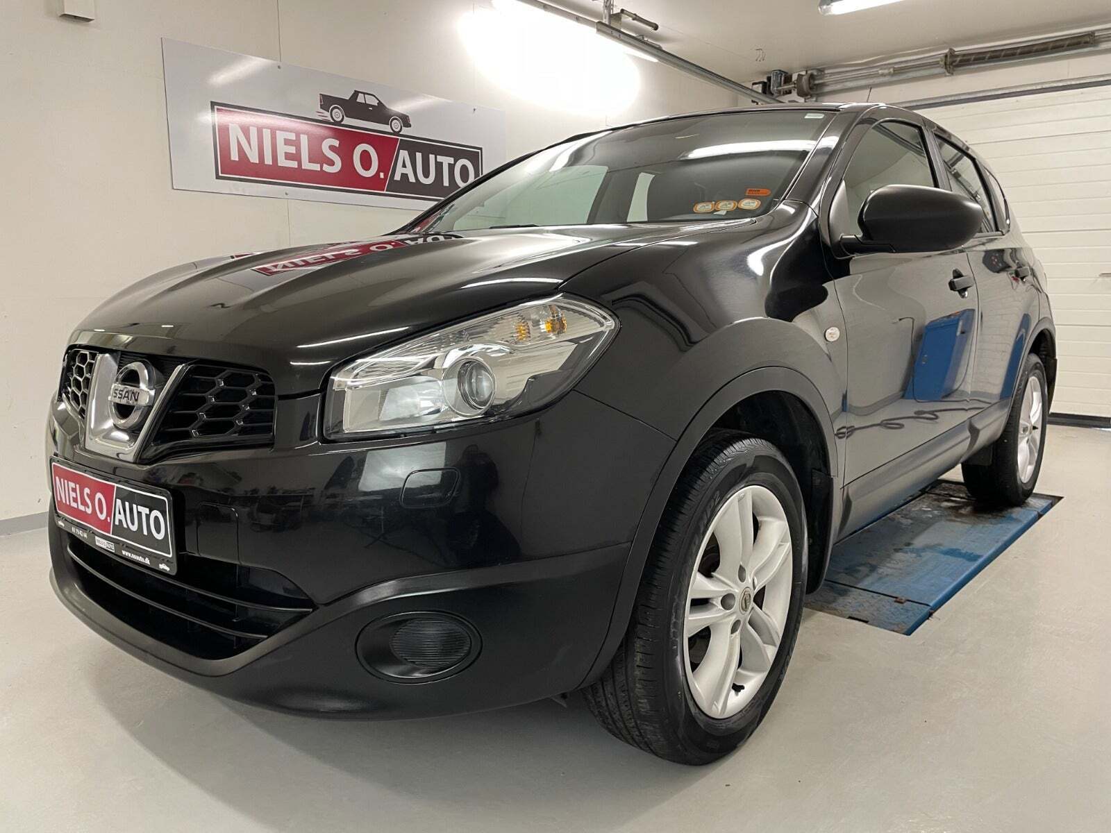Grå Nissan Qashqai fra 2012