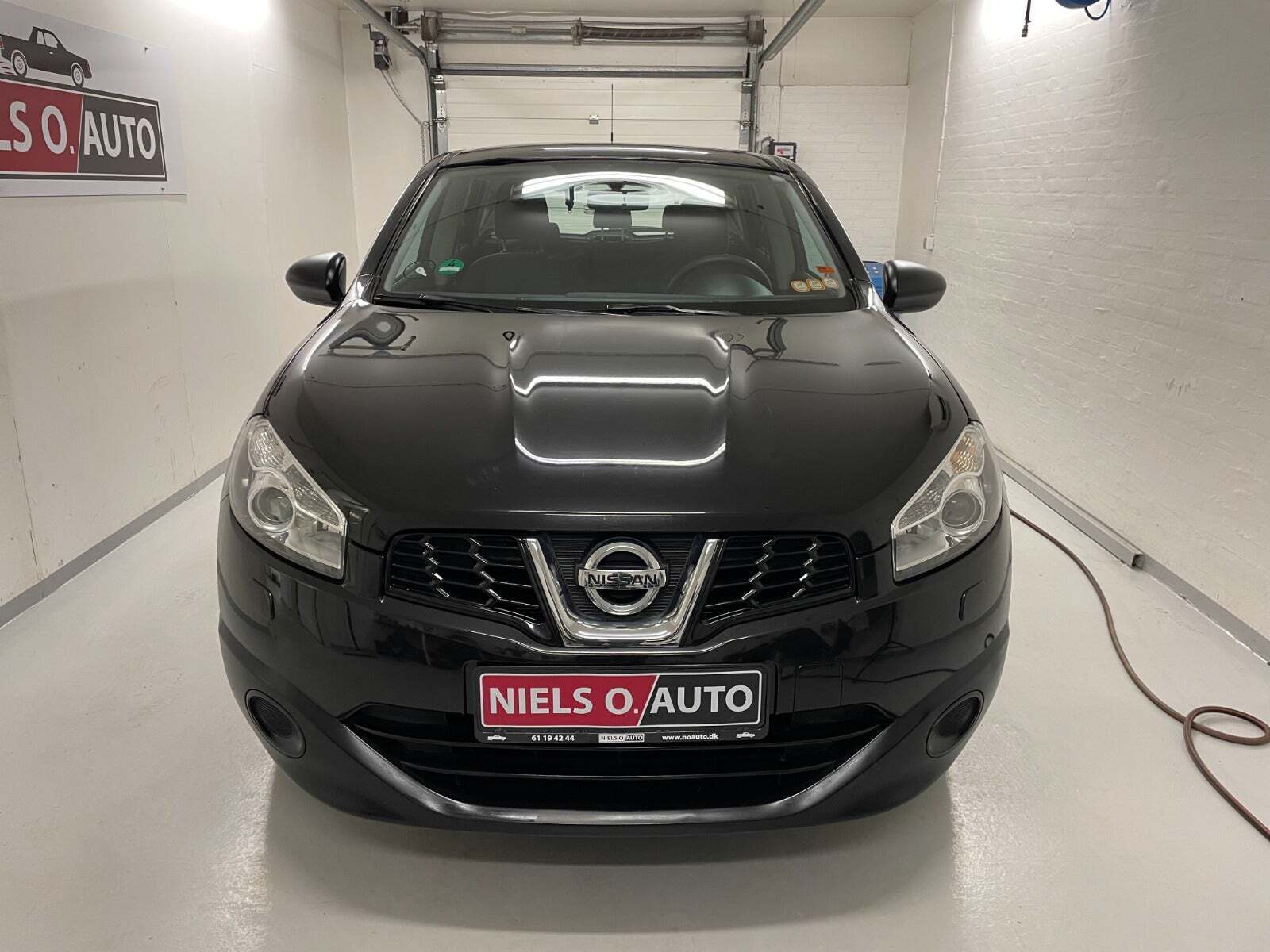 Grå Nissan Qashqai fra 2012