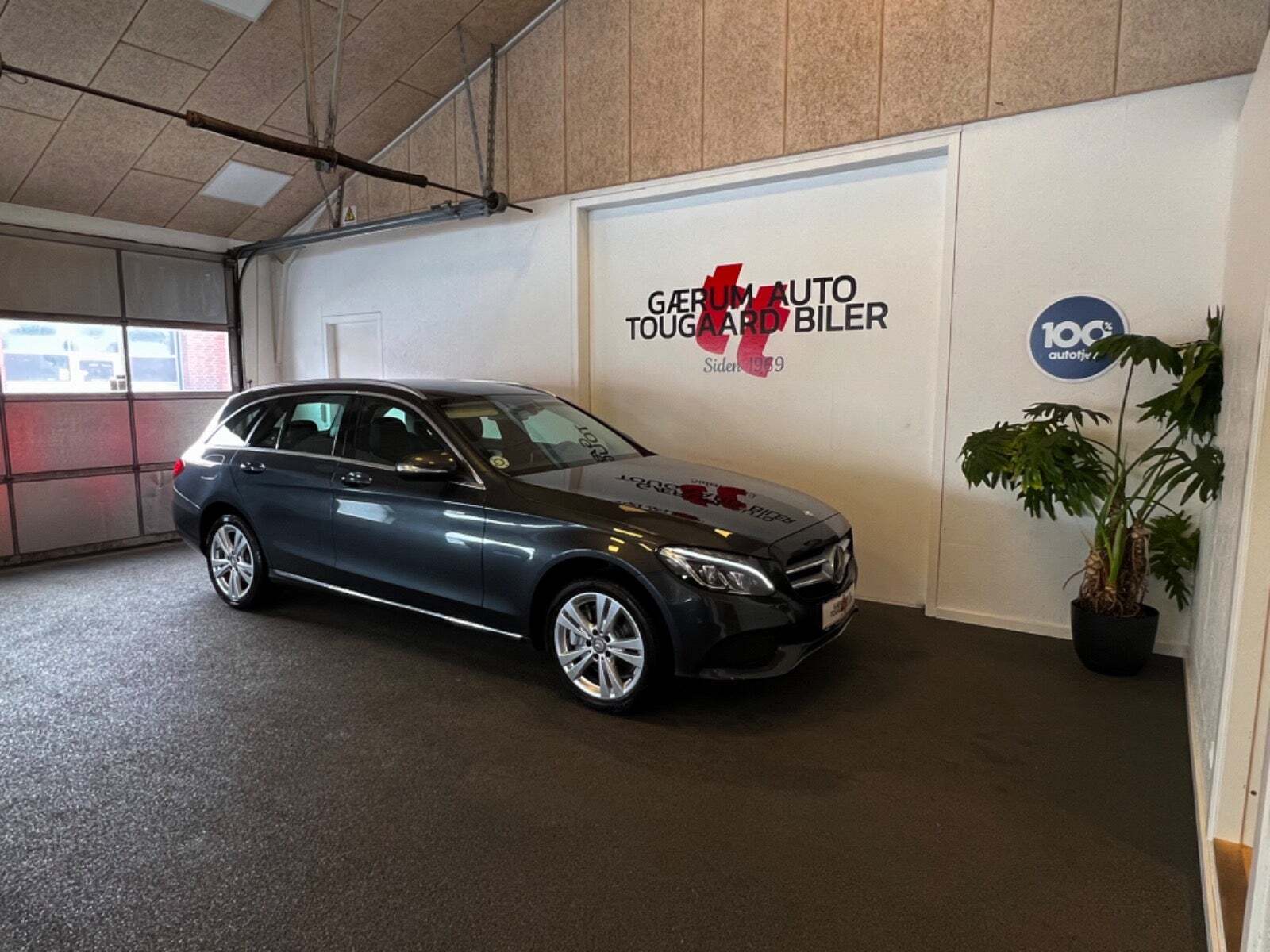 Grå Mercedes C250 fra 2015