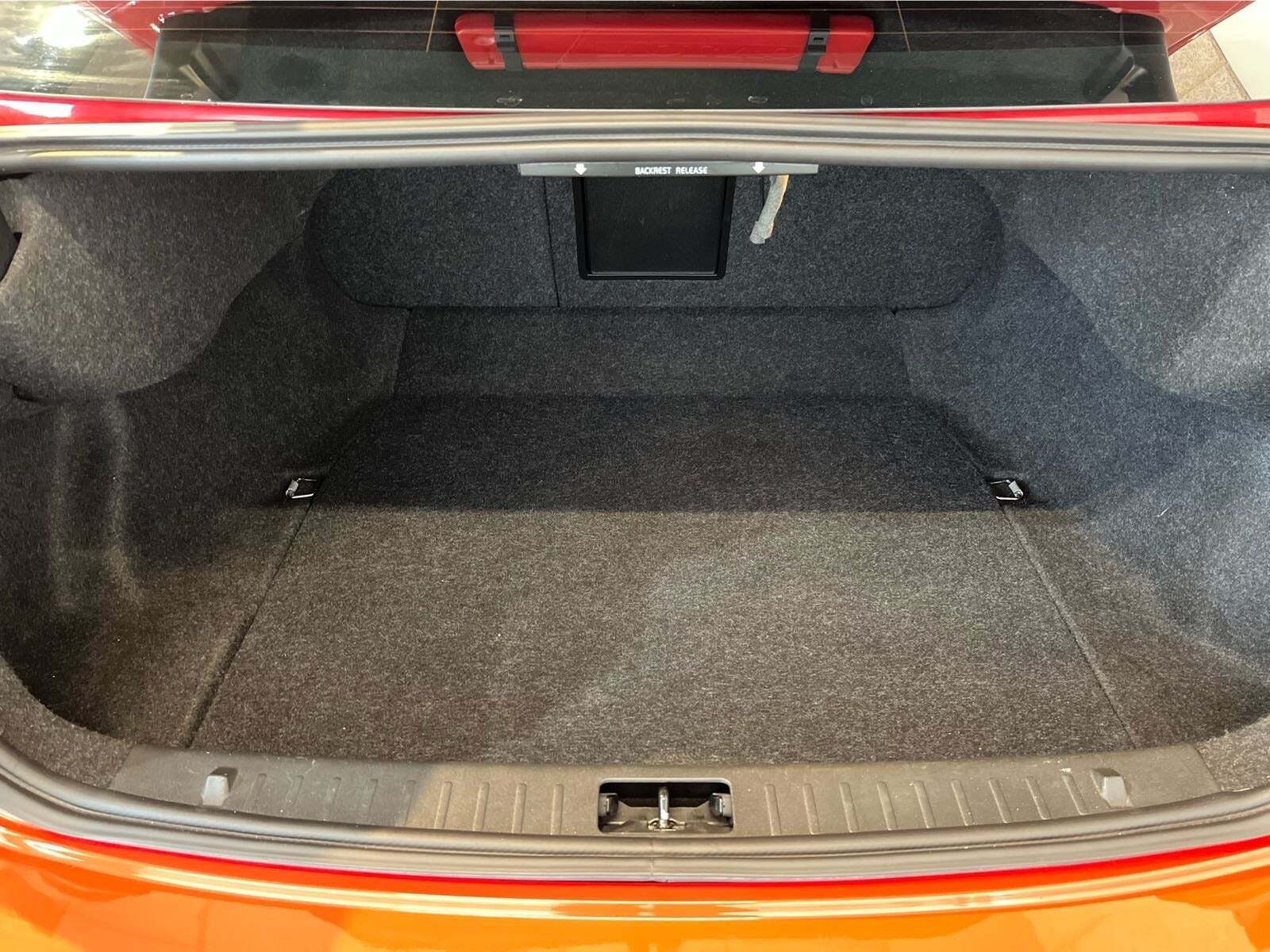 Rød Volvo S60 fra 2011