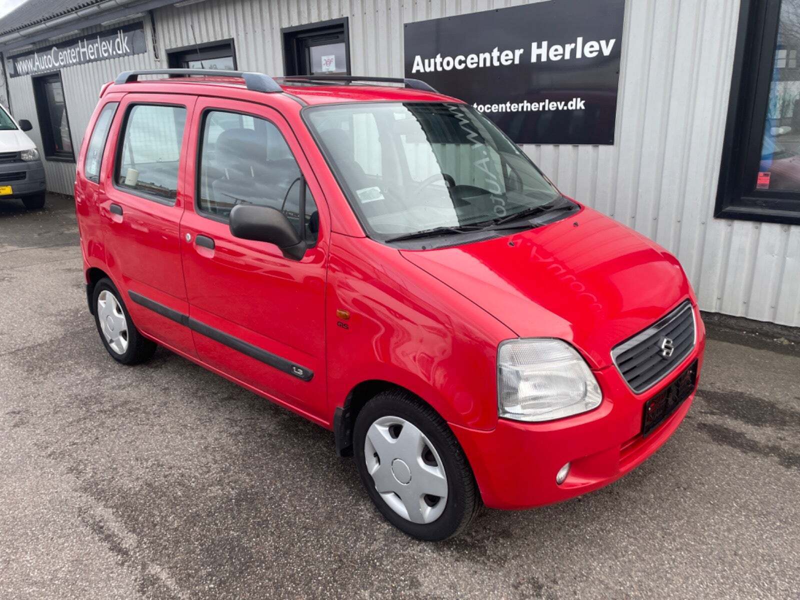 Rød Suzuki Wagon R fra 2003