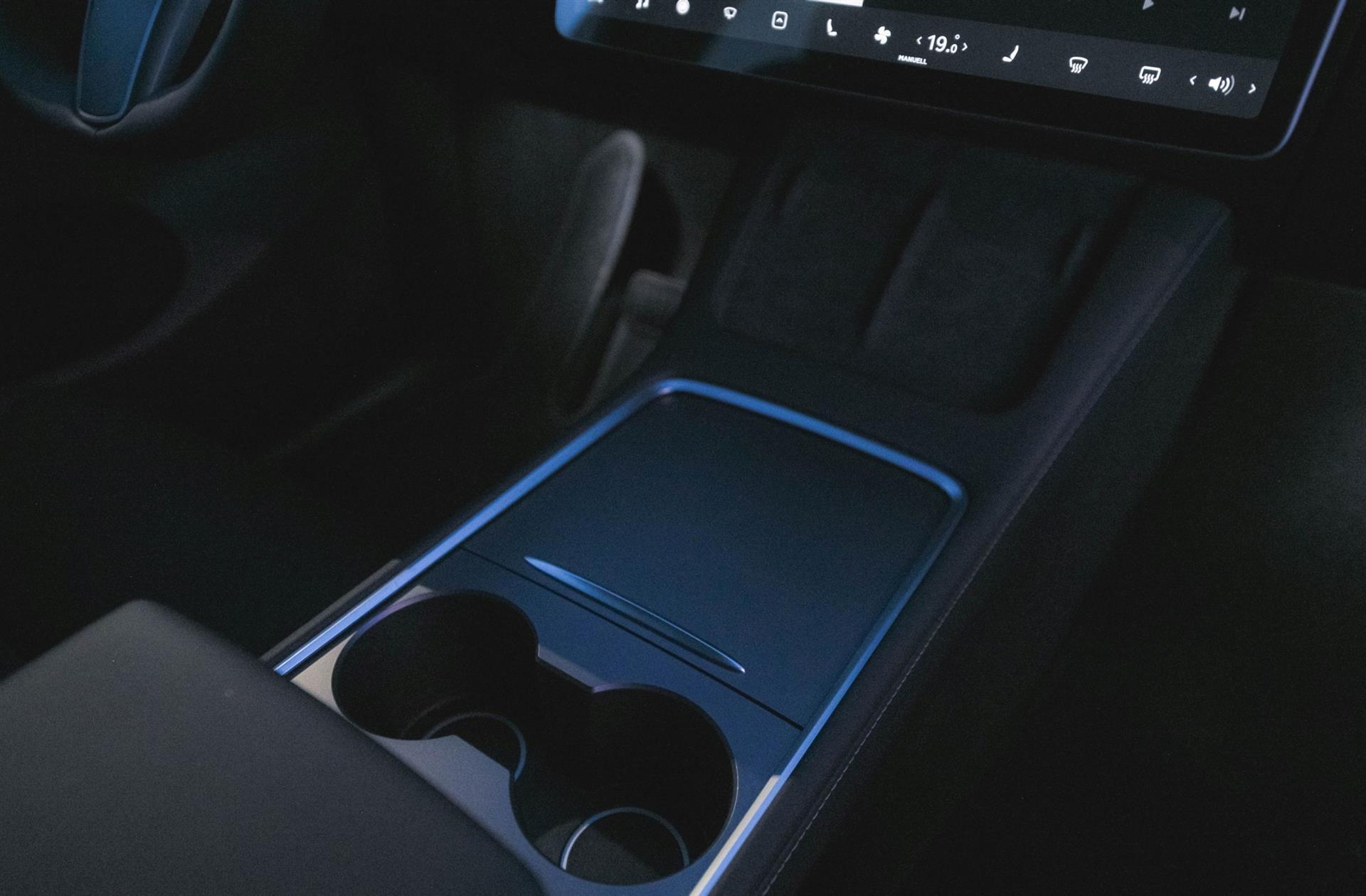 Hvid Tesla Model Y fra 2022