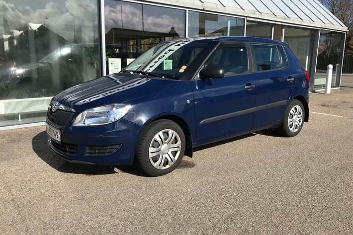 Blå Skoda Fabia fra 2010