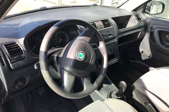 Blå Skoda Fabia fra 2010