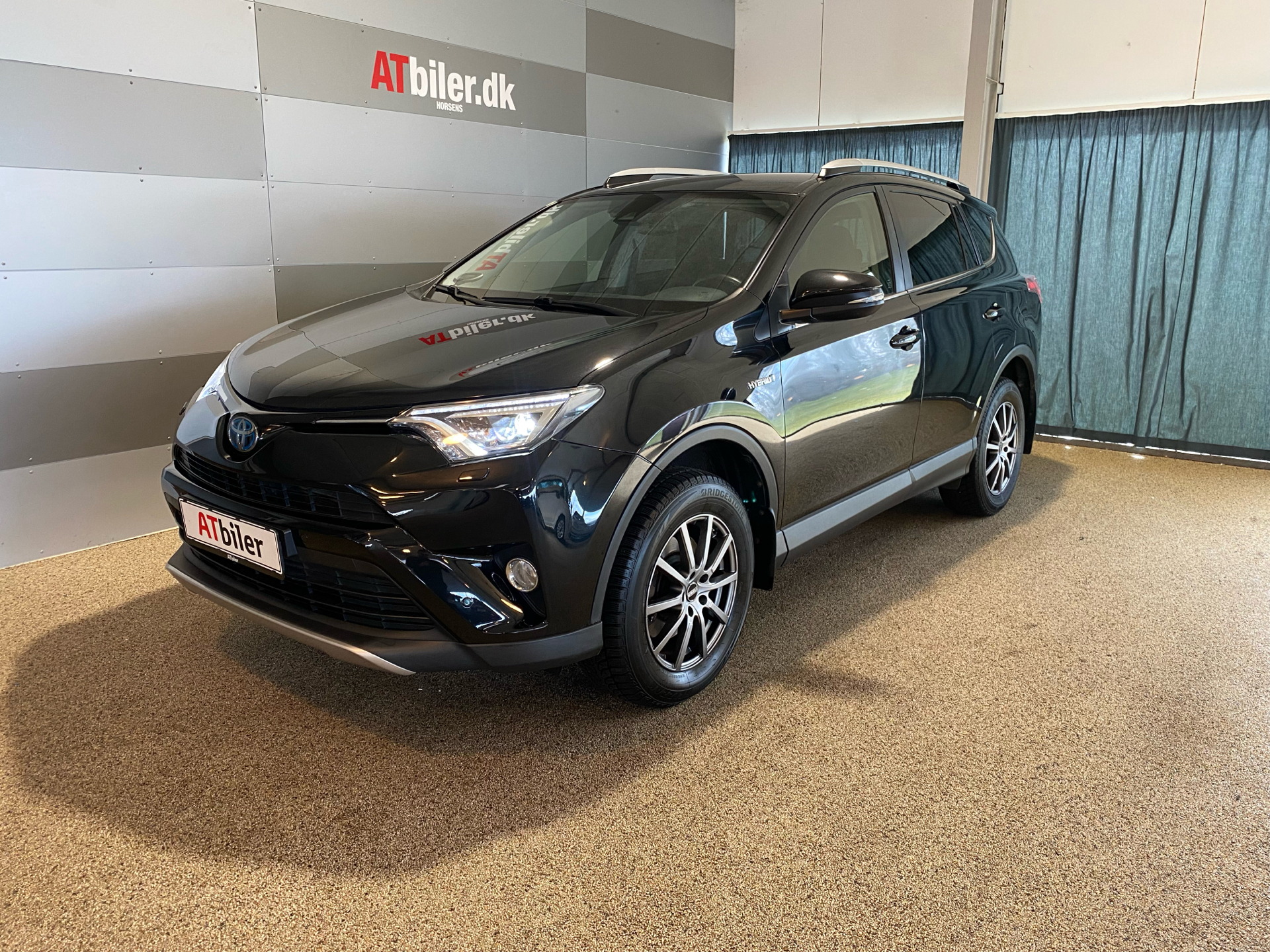 Sort Toyota RAV4 fra 2016