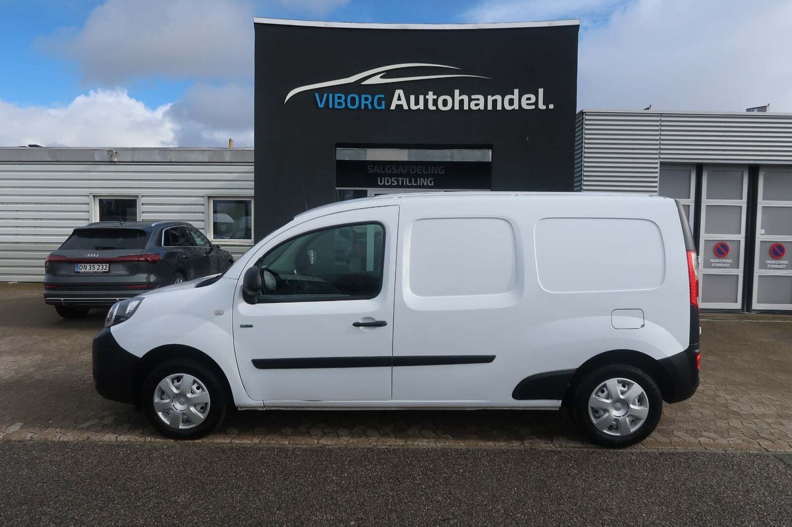 Hvid Renault Kangoo fra 2018 set udefra