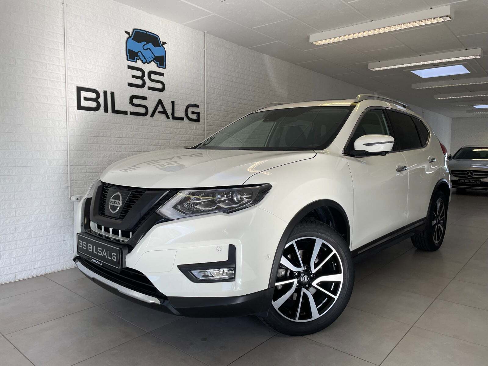 Hvid Nissan X-Trail fra 2019