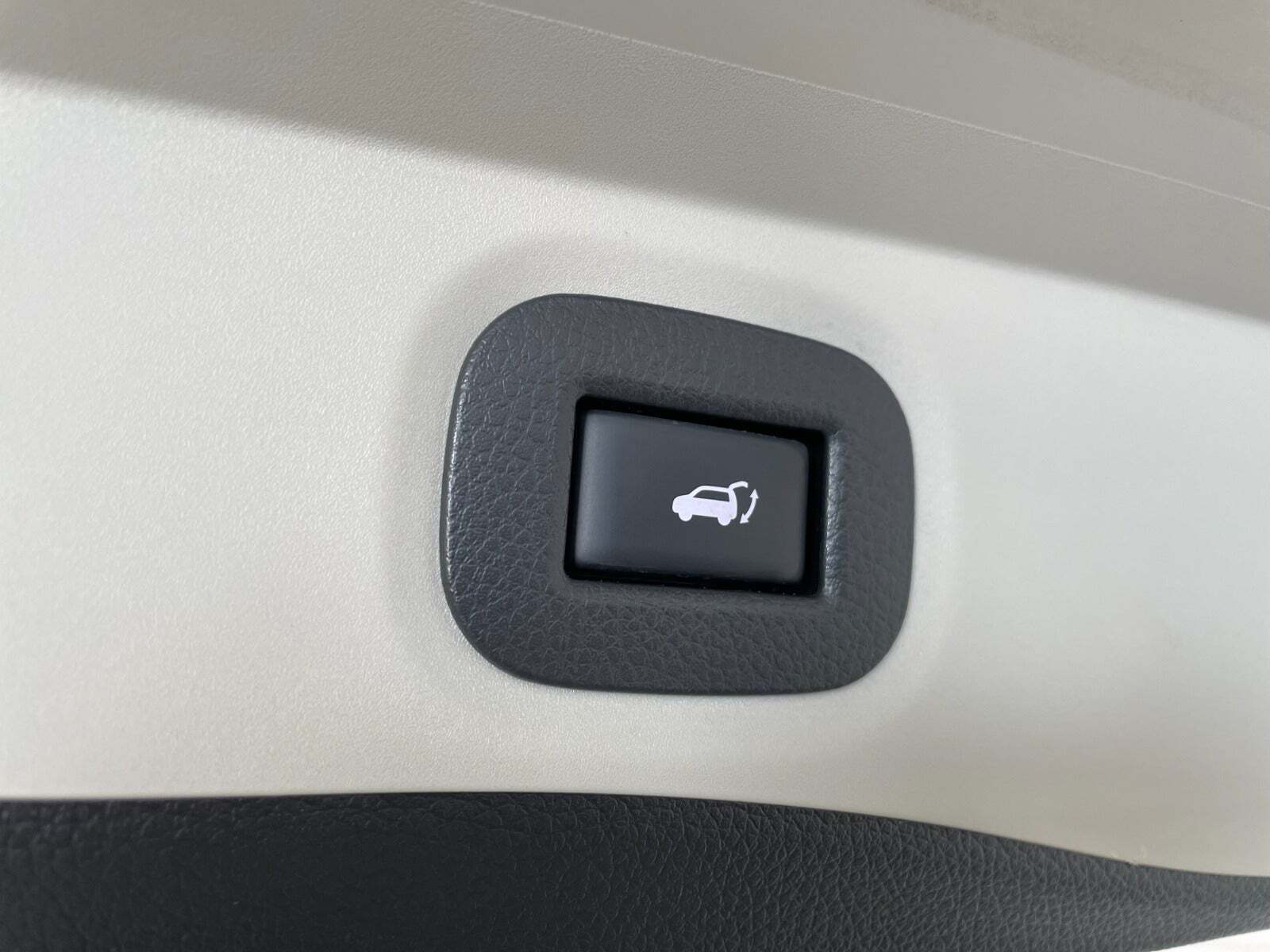 Hvid Nissan X-Trail fra 2019