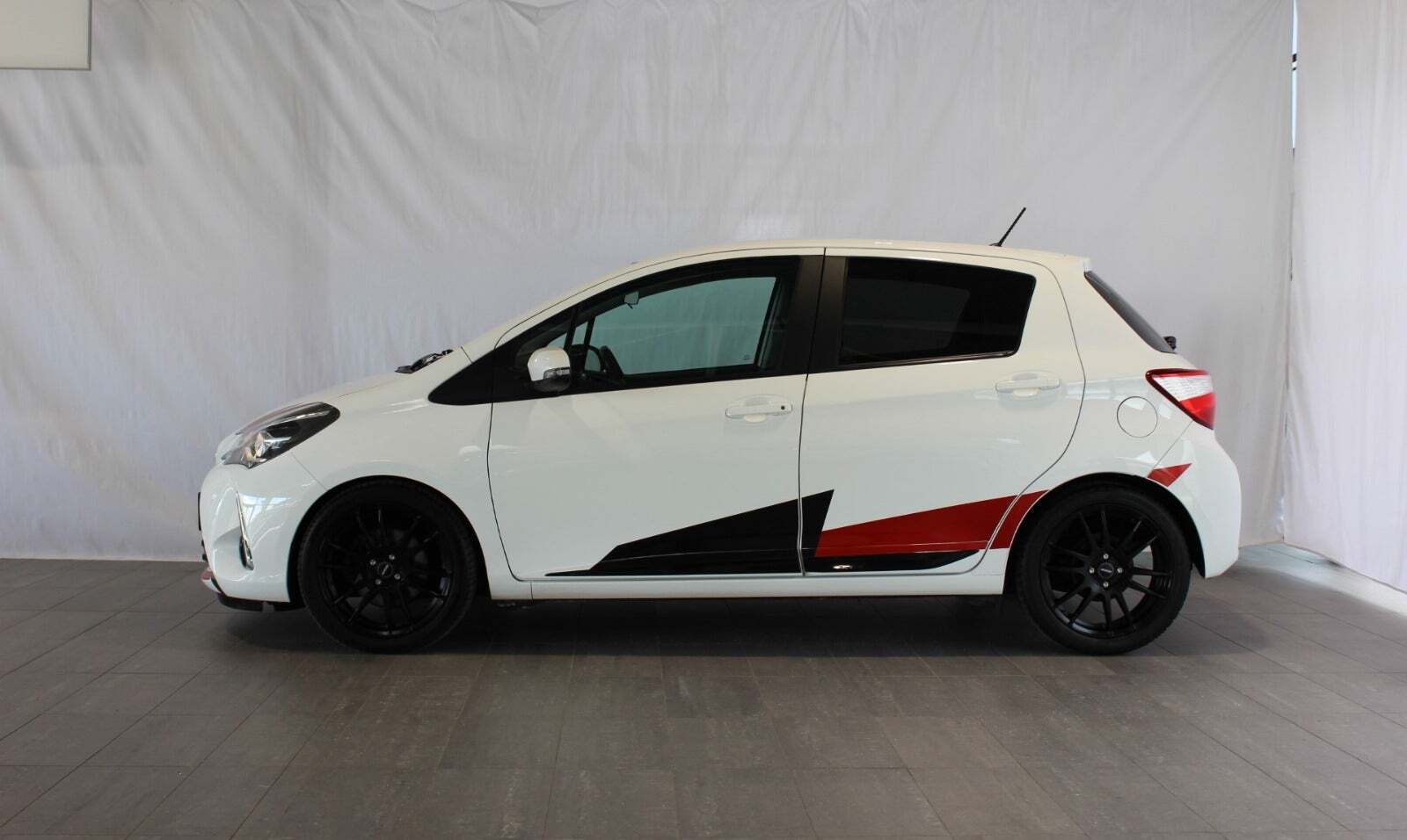 Hvid Toyota Yaris fra 2017
