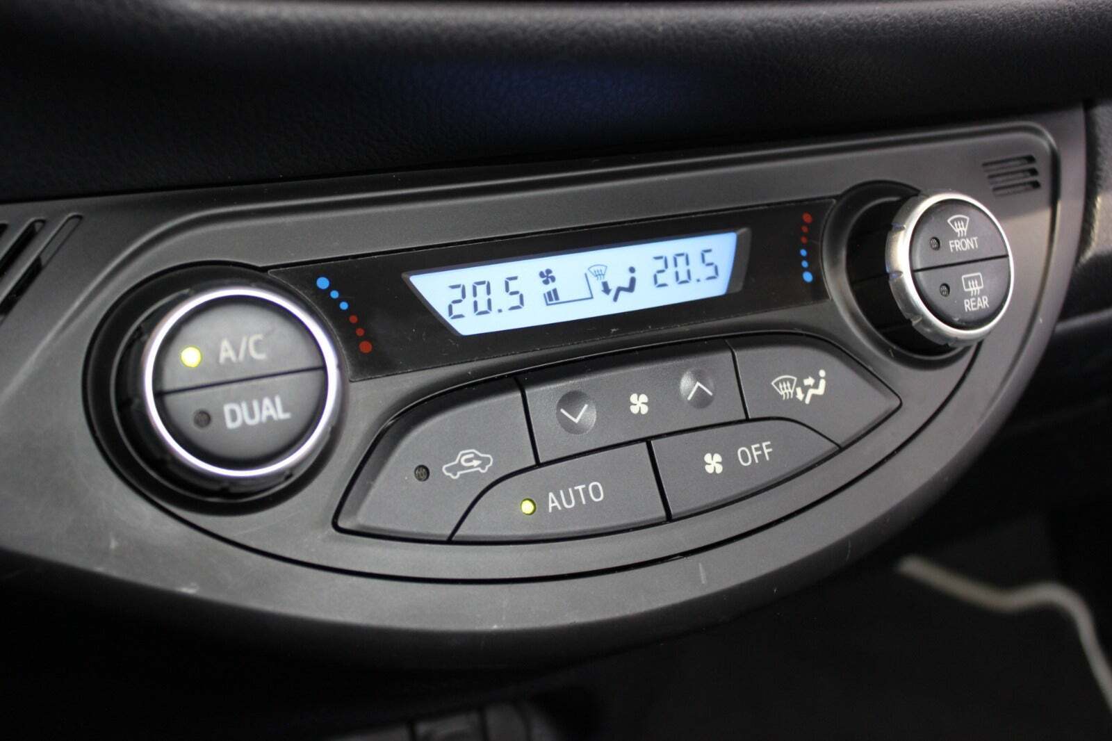 Hvid Toyota Yaris fra 2017