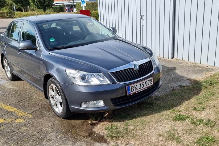 Grå Skoda Octavia fra 2011