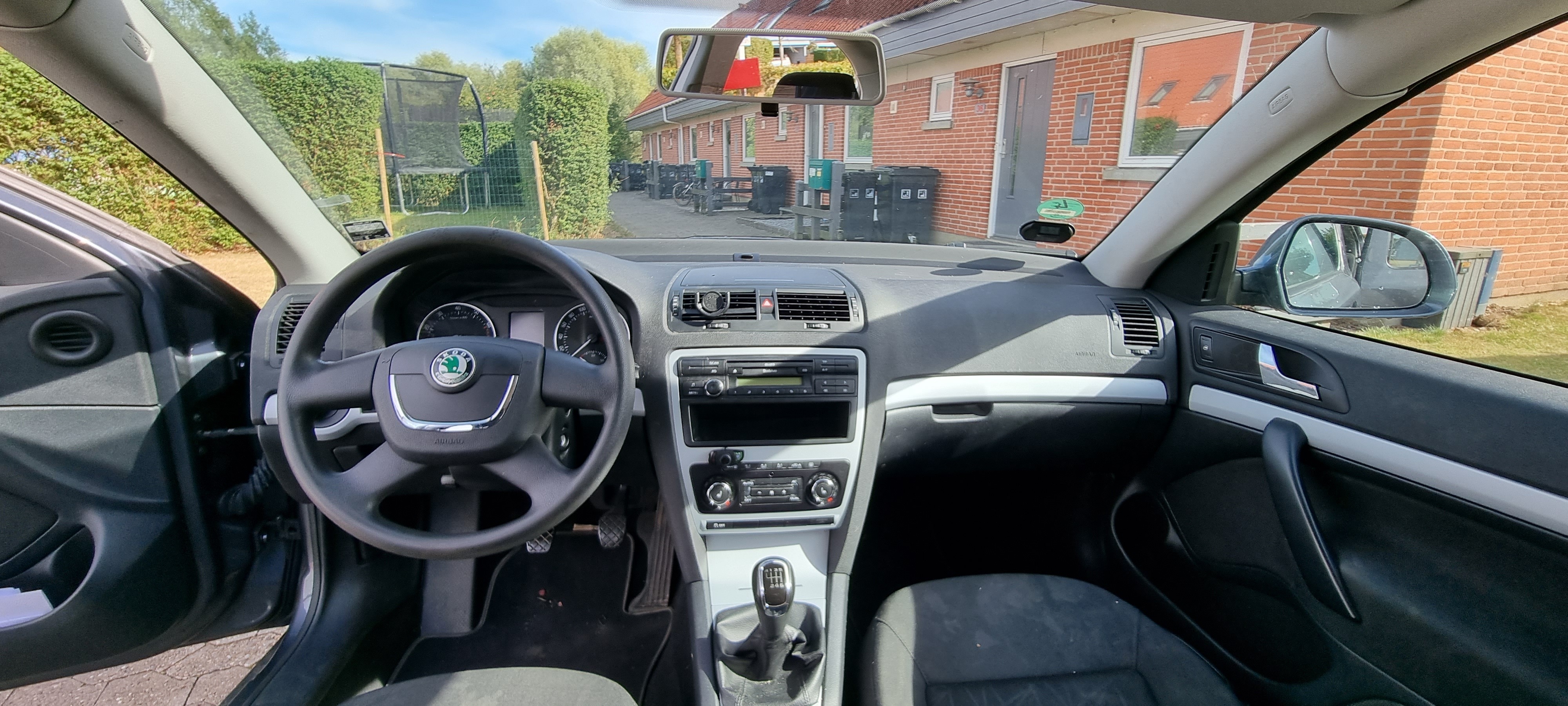 Grå Skoda Octavia fra 2011